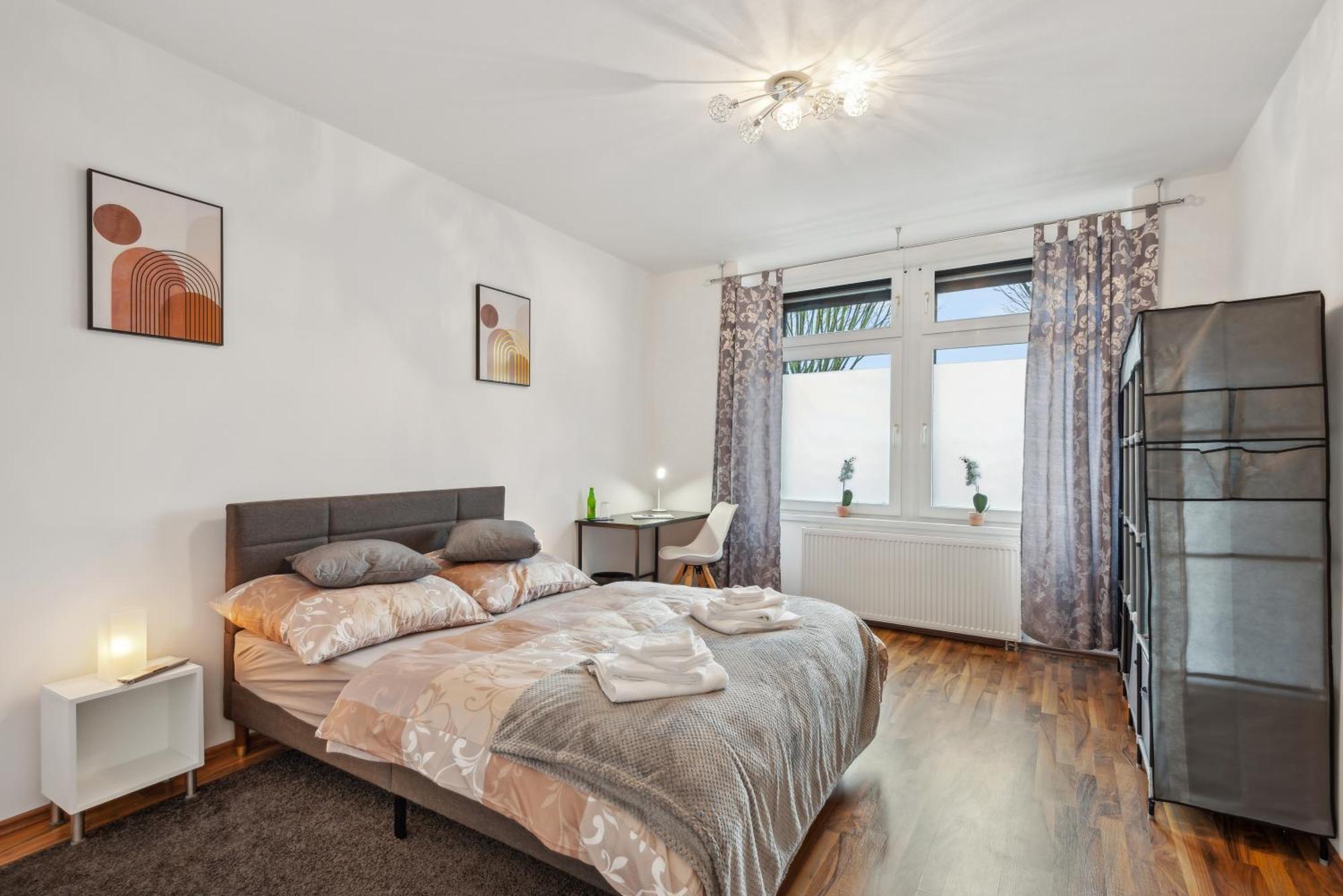 Zentrale Lage ... Ideal Fuer Geschaeftsleute, Monteure, Familien...3 Zimmer, Wlan, Smarttv Mettmann Luaran gambar