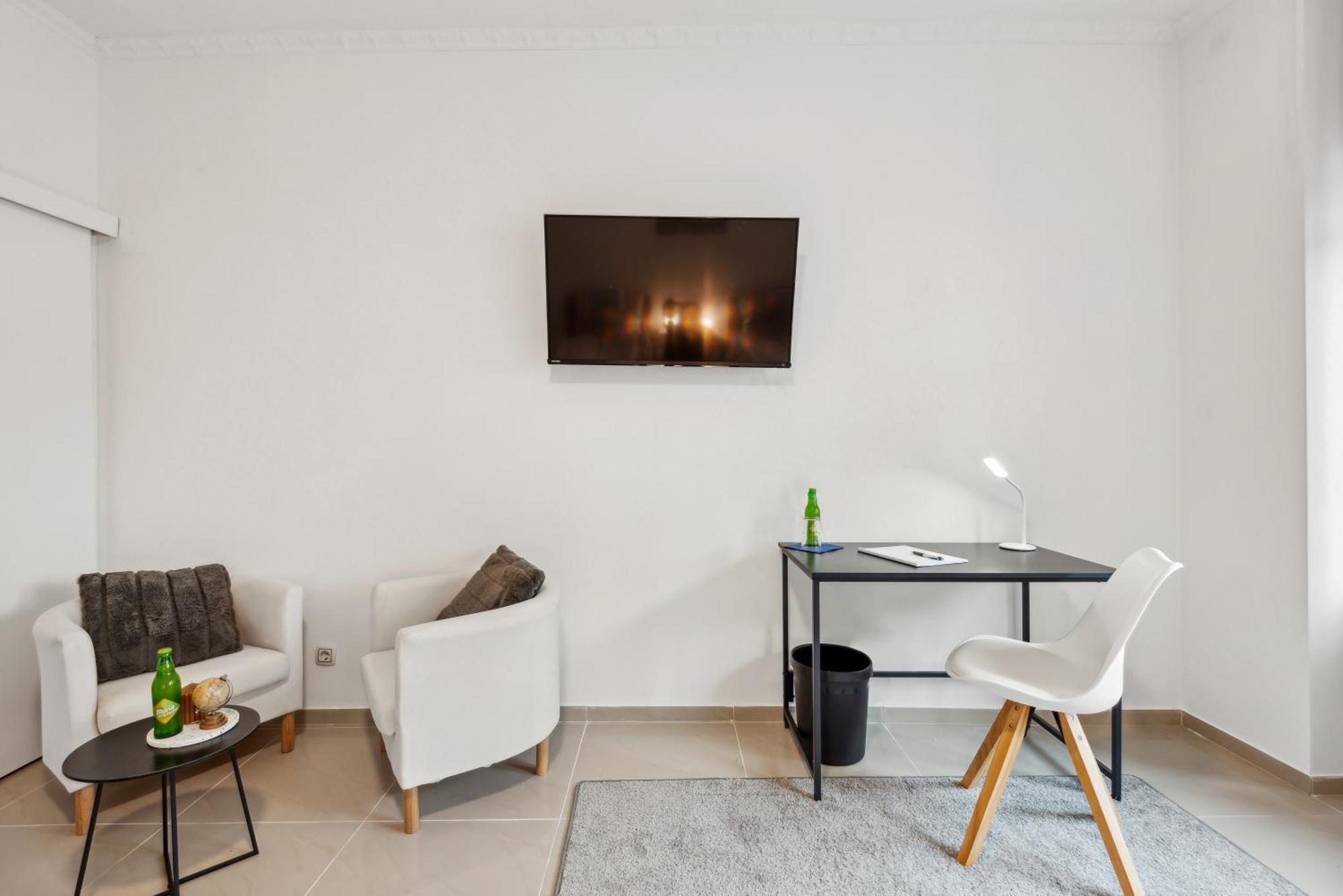 Zentrale Lage ... Ideal Fuer Geschaeftsleute, Monteure, Familien...3 Zimmer, Wlan, Smarttv Mettmann Luaran gambar