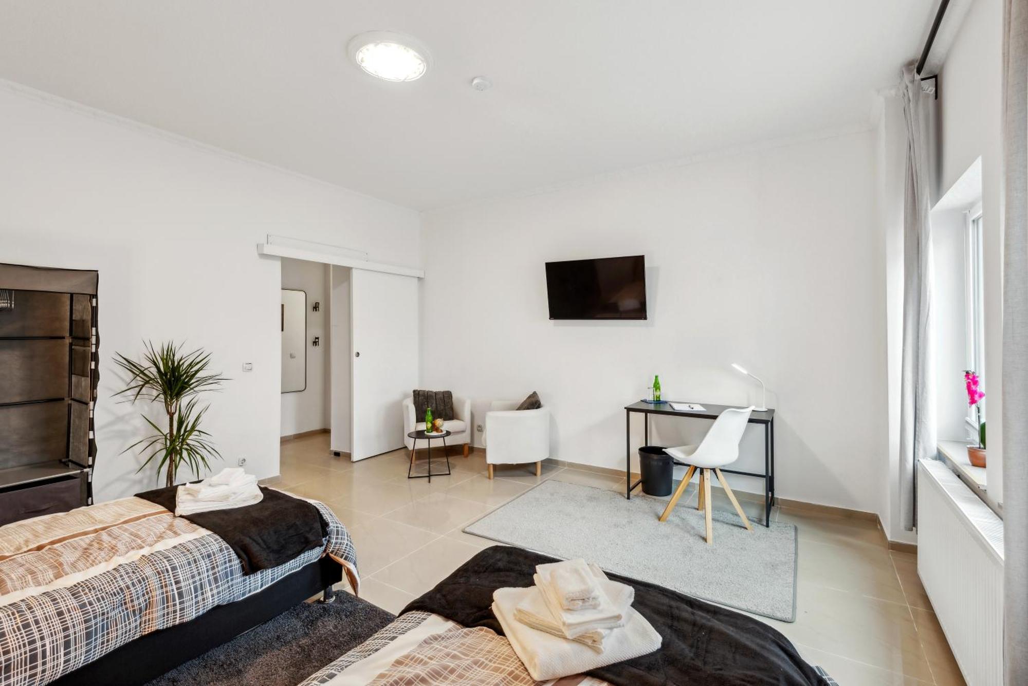 Zentrale Lage ... Ideal Fuer Geschaeftsleute, Monteure, Familien...3 Zimmer, Wlan, Smarttv Mettmann Luaran gambar